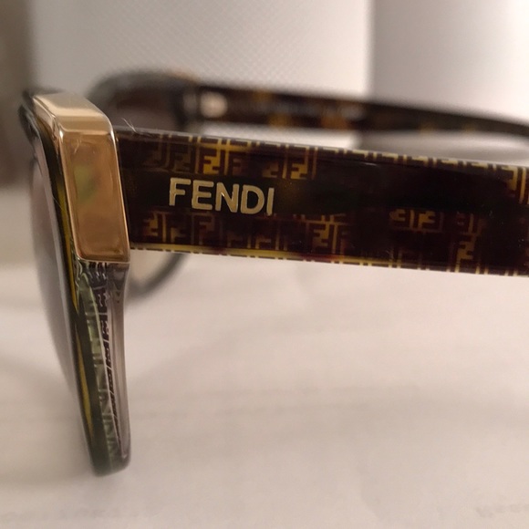 FENDI Sunglasses✨ - Picture 4 of 6